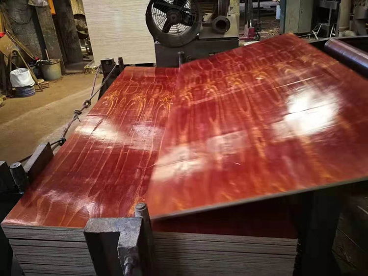 廣西模板生產(chǎn)現(xiàn)場